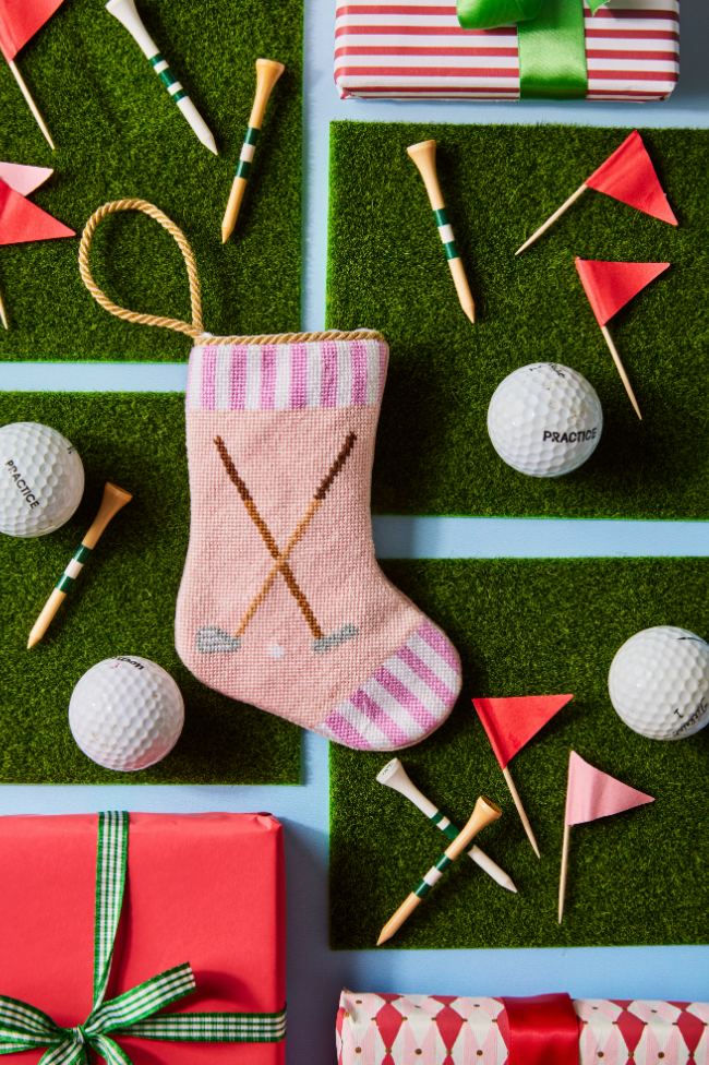Tee Time Tidings in Pink (Golf Clubs)